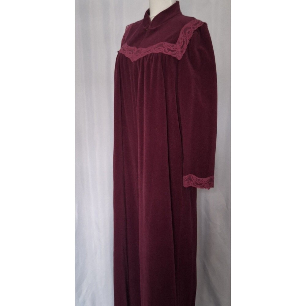 Vtg 60s Vanity Fair Size M Velvety Robe Bathrobe Long Lace trim Burgundy zip up